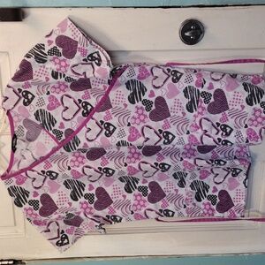 Samantha Mara Heart Scrubs Top Size L (pre-owned)